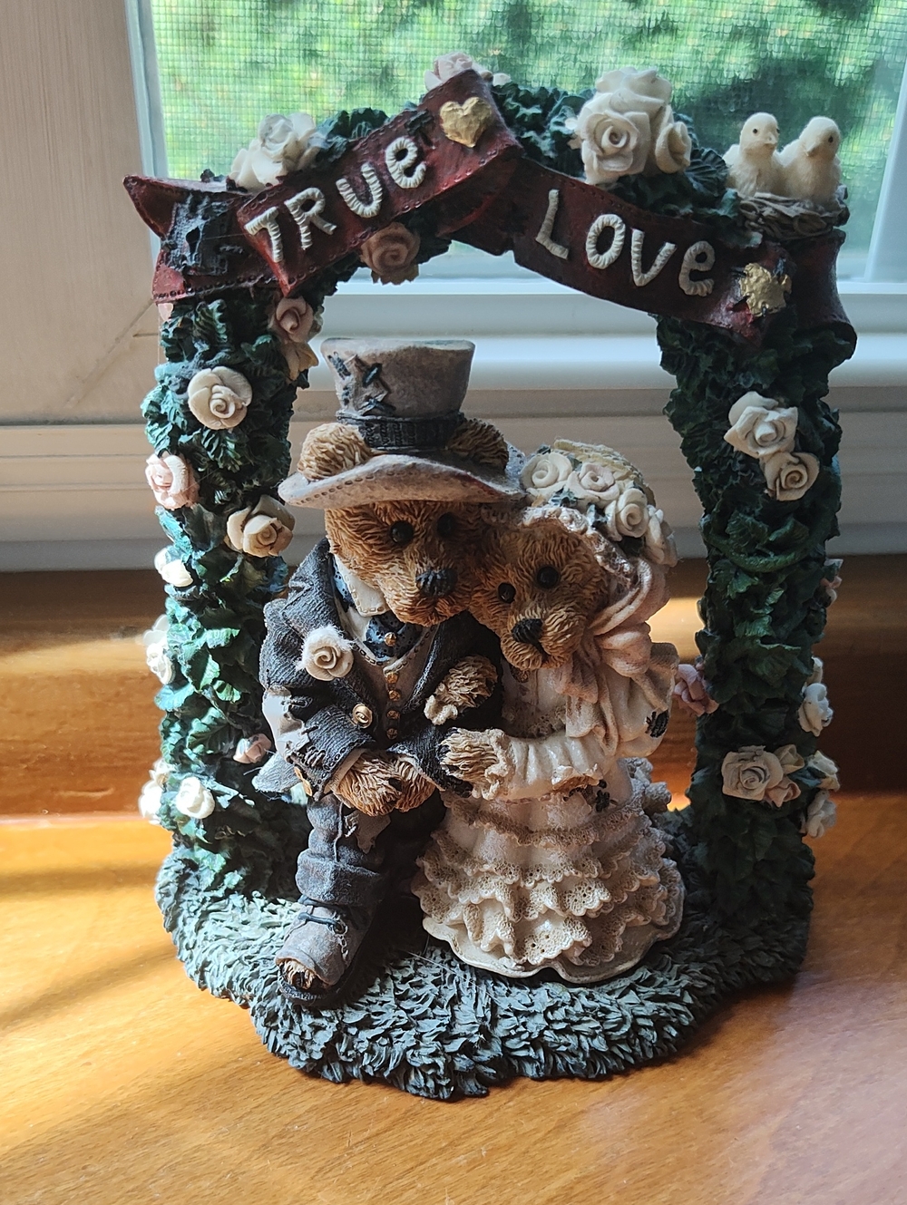 True Love Bear Couple Resin Sculpture - Cream & Green